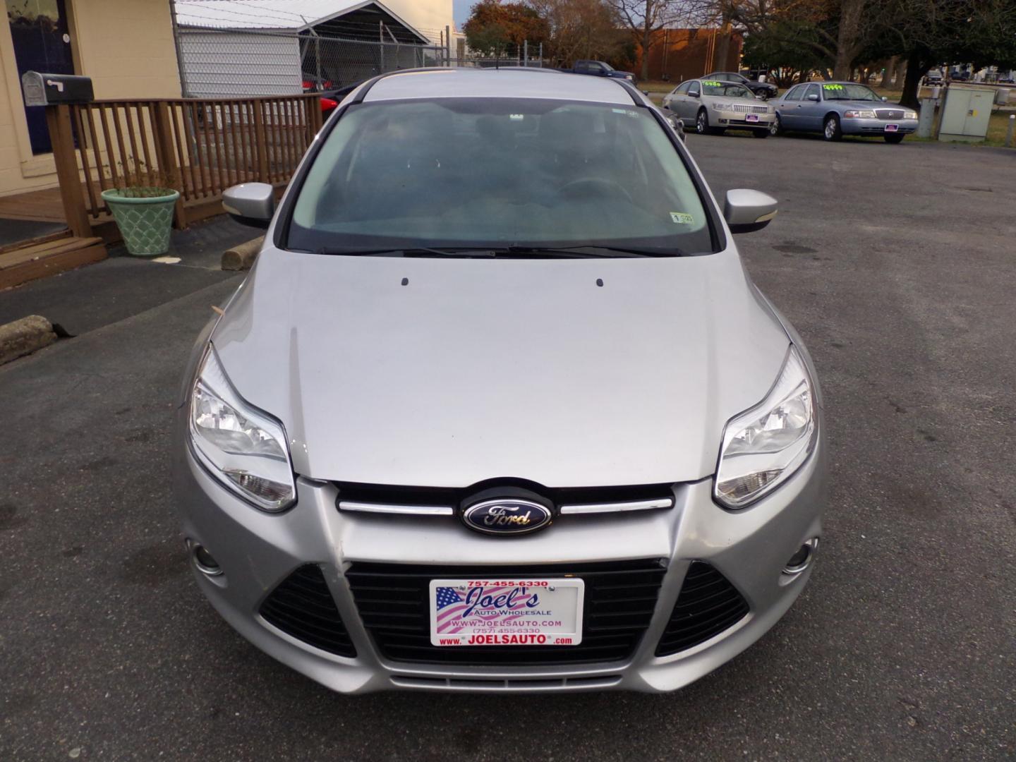 2012 Silver Ford Focus (1FAHP3M29CL) , Automatic transmission, located at 5700 Curlew Drive, Norfolk, VA, 23502, (757) 455-6330, 36.841885, -76.209412 - Photo#8